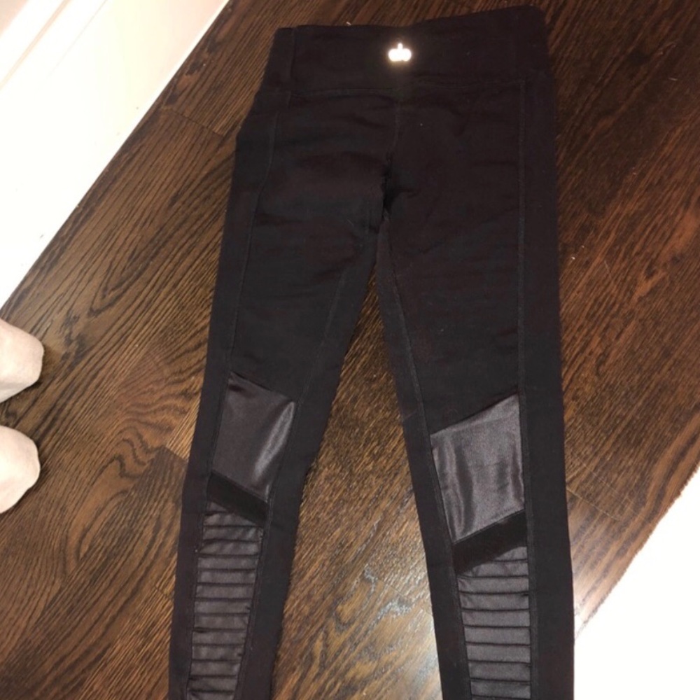 Alo Yoga High-Waist Moro Legging